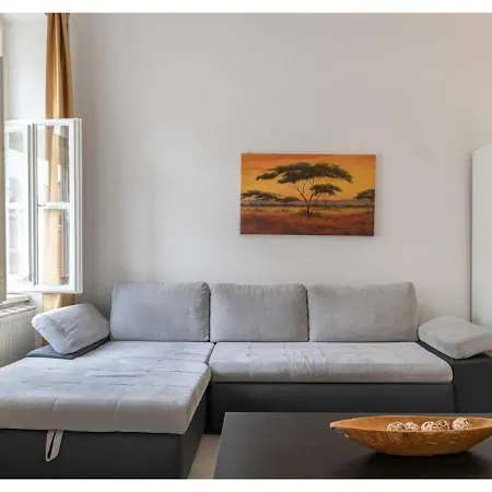 2 Pleasant Flats - Perfect For Long *