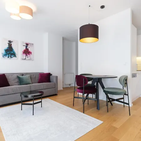 Myfavorit - Spacious Next To Puplic Transport U1 Direct Connection To Citycenter