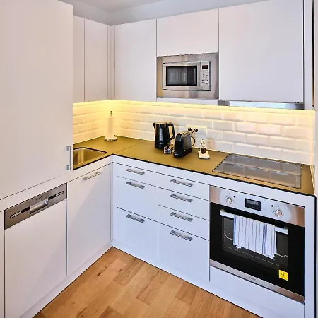 Myfavorit - Spacious Next To Puplic Transport U1 Direct Connection To Citycenter *