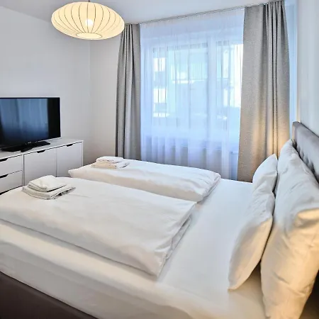 Myfavorit - Spacious Next To Puplic Transport U1 Direct Connection To Citycenter
