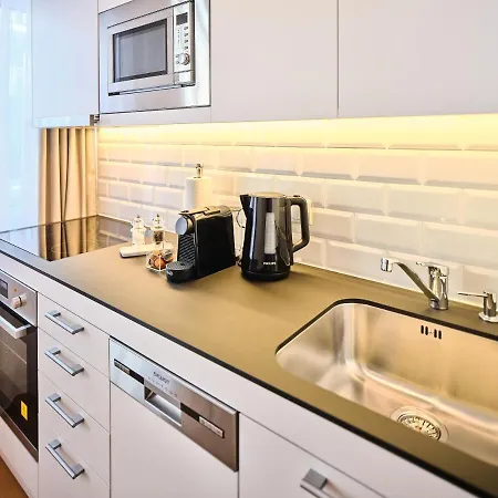 Myfavorit - Spacious Next To Puplic Transport U1 Direct Connection To Citycenter
