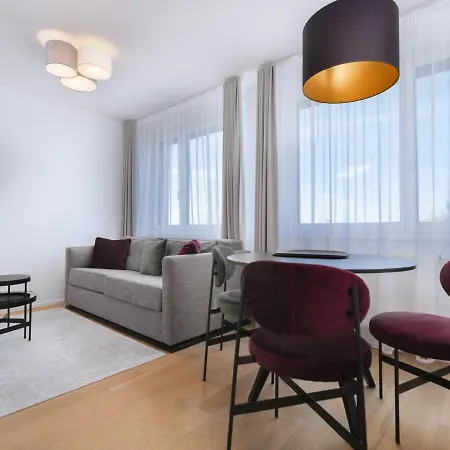 Myfavorit - Spacious Next To Puplic Transport U1 Direct Connection To Citycenter