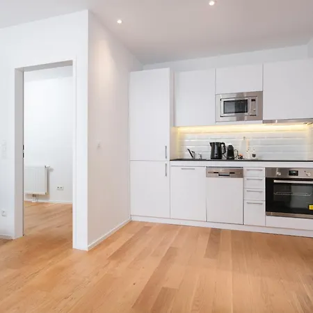 Myfavorit - Spacious Next To Puplic Transport U1 Direct Connection To Citycenter Apartament