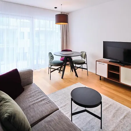 Apartament Myfavorit - Spacious Next To Puplic Transport U1 Direct Connection To Citycenter
