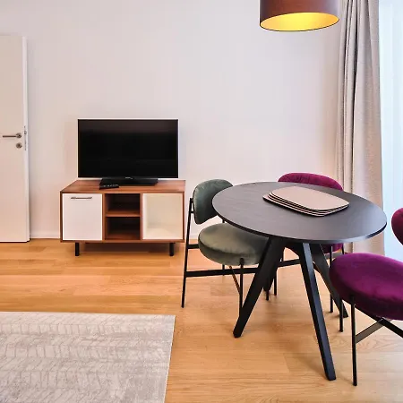 Apartament Myfavorit - Spacious Next To Puplic Transport U1 Direct Connection To Citycenter Viena