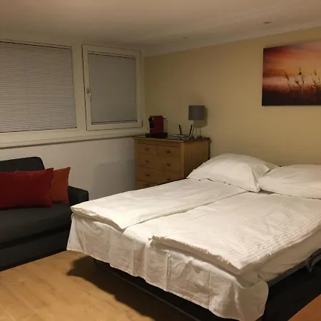 Cosy Flat In The Quiet Area With Own Garden, Free Parking And Direct Public Transport Link To The Centre * Vienna
