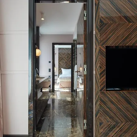Topazz & Lamee Hotel