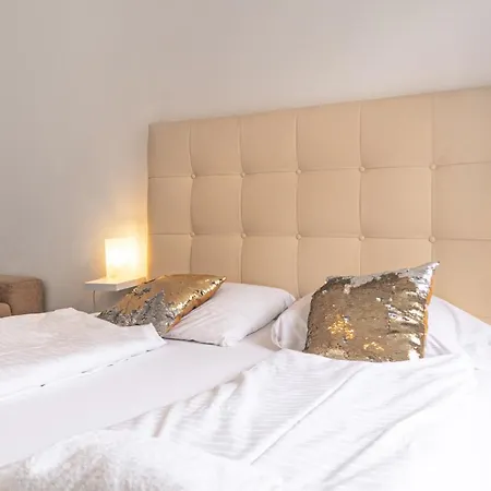 2 Pleasant Flats - Perfect For Long Apartment