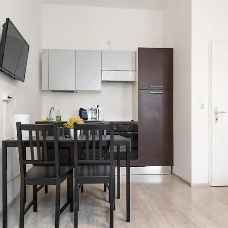 2 Pleasant Flats - Perfect For Long * Vienna