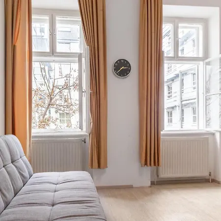 2 Pleasant Flats - Perfect For Long Vienna