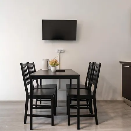 2 Pleasant Flats - Perfect For Long