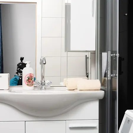 Rare Hidden 1bd Gem On Shopping Street Near Schoenbrunn W Lift Access Apartment *