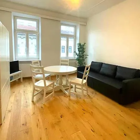 Friendly Family For 3p Apartment *