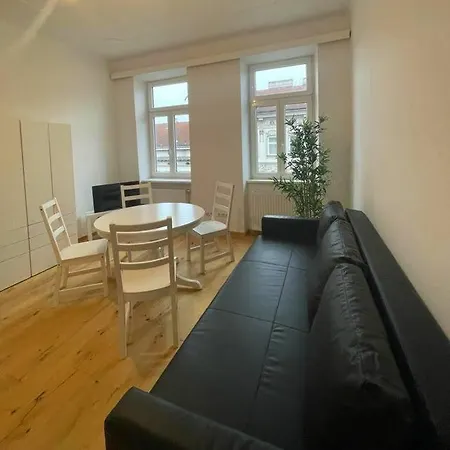 Friendly Family For 3p Apartment Vienna