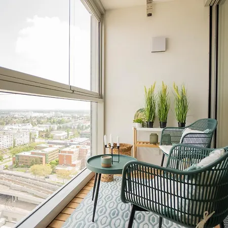 Apartment Posh On 22nd Floor + Loggia, Pool, Gym, Sauna *