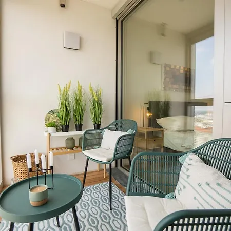 Posh On 22nd Floor + Loggia, Pool, Gym, Sauna *