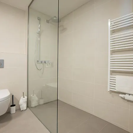 Posh On 22nd Floor + Loggia, Pool, Gym, Sauna