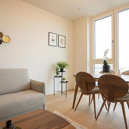 Posh On 22nd Floor + Loggia, Pool, Gym, Sauna