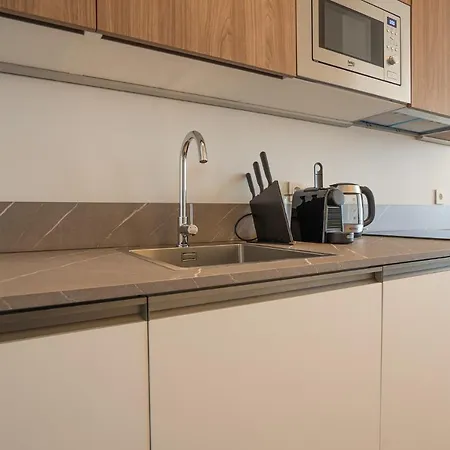 Posh On 22nd Floor + Loggia, Pool, Gym, Sauna Apartment *