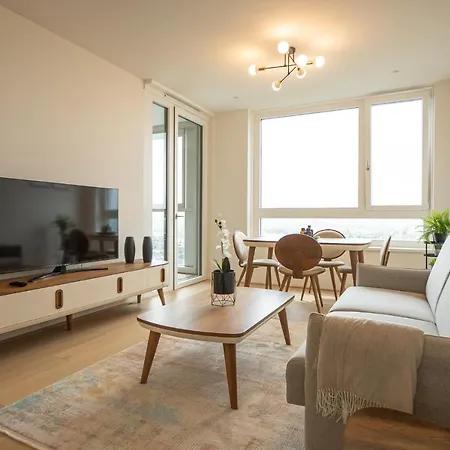 Apartment Posh On 22nd Floor + Loggia, Pool, Gym, Sauna *