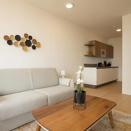 Posh On 22nd Floor + Loggia, Pool, Gym, Sauna Apartment *