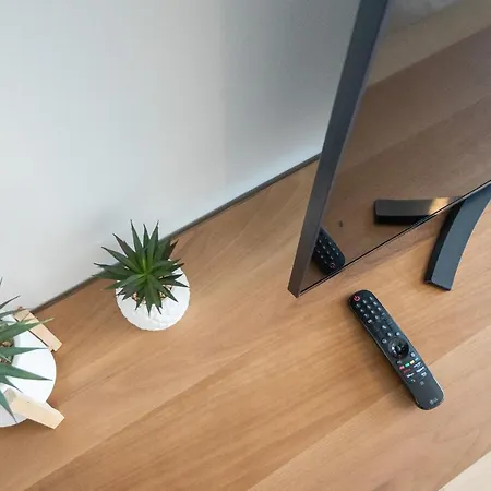 Apartment Posh On 22nd Floor + Loggia, Pool, Gym, Sauna Vienna