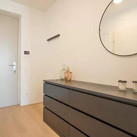 Posh On 22nd Floor + Loggia, Pool, Gym, Sauna * Vienna