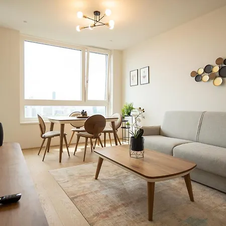 Apartment Posh On 22nd Floor + Loggia, Pool, Gym, Sauna *