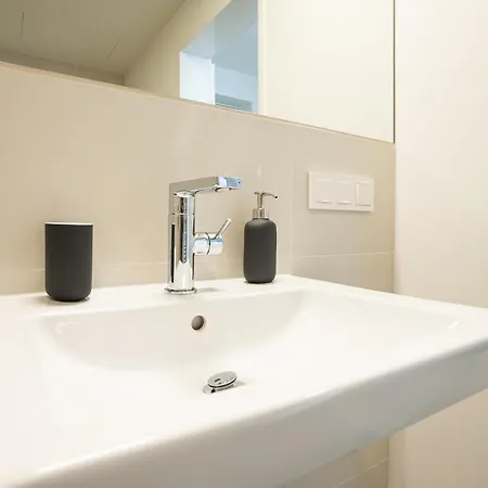 Posh On 22nd Floor + Loggia, Pool, Gym, Sauna *