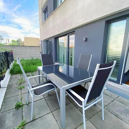 Apartment Near Lake Spacious & Furnished Beautiful