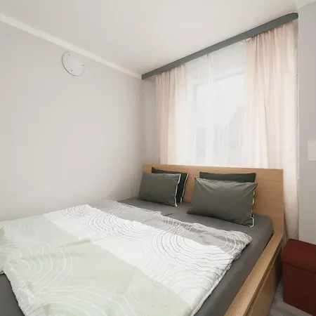 Apartment Brand-new On Shopping Street In Schoenbrunn With Lift Access *