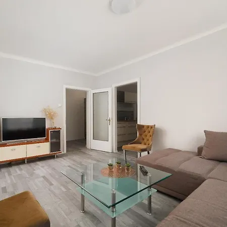 Brand-new On Shopping Street In Schoenbrunn With Lift Access *