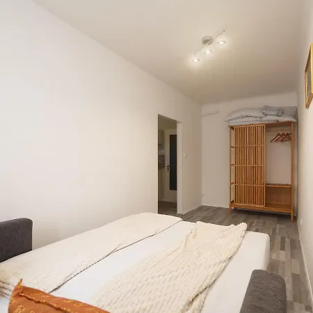 Brand-new On Shopping Street In Schoenbrunn With Lift Access * Vienna