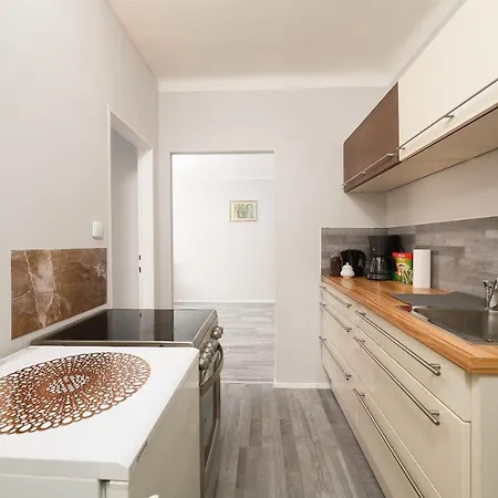 Brand-new On Shopping Street In Schoenbrunn With Lift Access Apartment *
