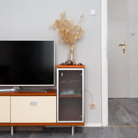 Brand-new On Shopping Street In Schoenbrunn With Lift Access