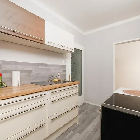 Brand-new On Shopping Street In Schoenbrunn With Lift Access Apartment Vienna