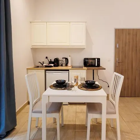 Cozy Market-square Retreat Located In The Heart Of The 10th District Apartment