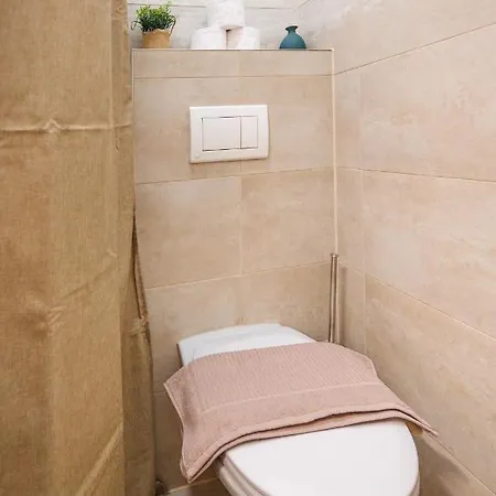 Cozy Market-square Retreat Located In The Heart Of The 10th District *