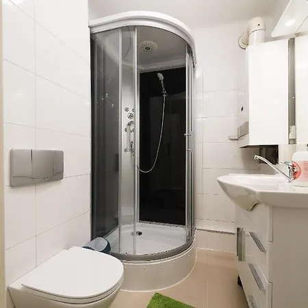 Brand-new On Shopping Street In Schoenbrunn With Lift Access Apartment Vienna