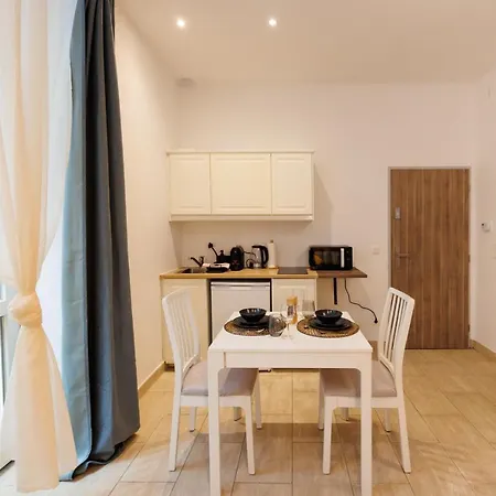 Apartment Cozy Market-square Retreat Located In The Heart Of The 10th District Vienna