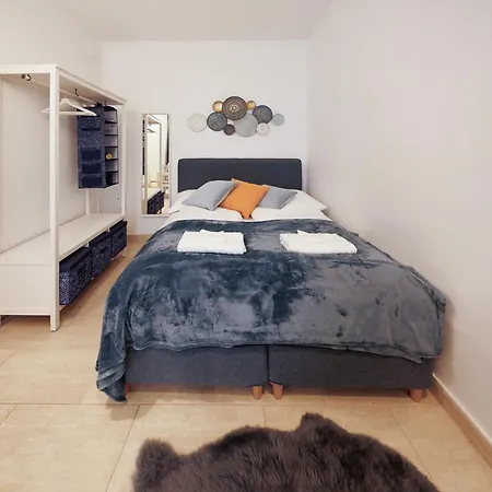 Cozy Market-square Retreat Located In The Heart Of The 10th District Apartment Vienna
