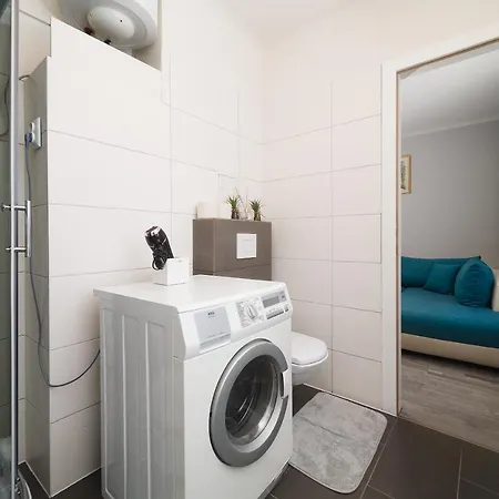Brand-new On Shopping Street In Schoenbrunn With Lift Access Vienna