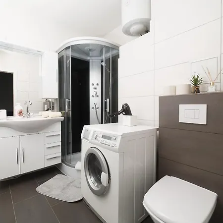 Apartment Brand-new On Shopping Street In Schoenbrunn With Lift Access Vienna