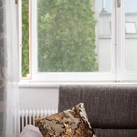 Brand-new On Shopping Street In Schoenbrunn With Lift Access *