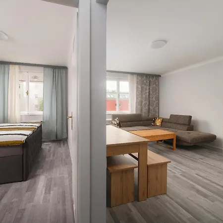 Brand-new On Shopping Street In Schoenbrunn With Lift Access *