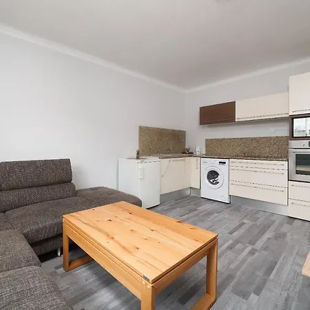 Brand-new On Shopping Street In Schoenbrunn With Lift Access