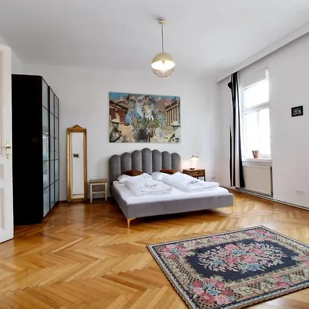 Bright Elegant Flat In Center Apartment
