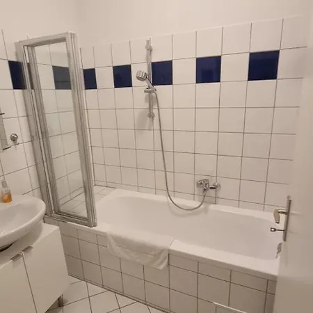Apartment Sunny Next To Metro 1br *