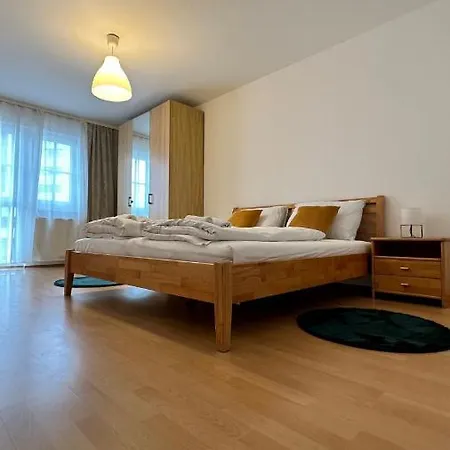 Modern Flat Incl Parking, Near Metro U1 Apartment