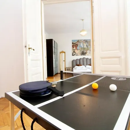 Bright Elegant Flat In Center Apartment *